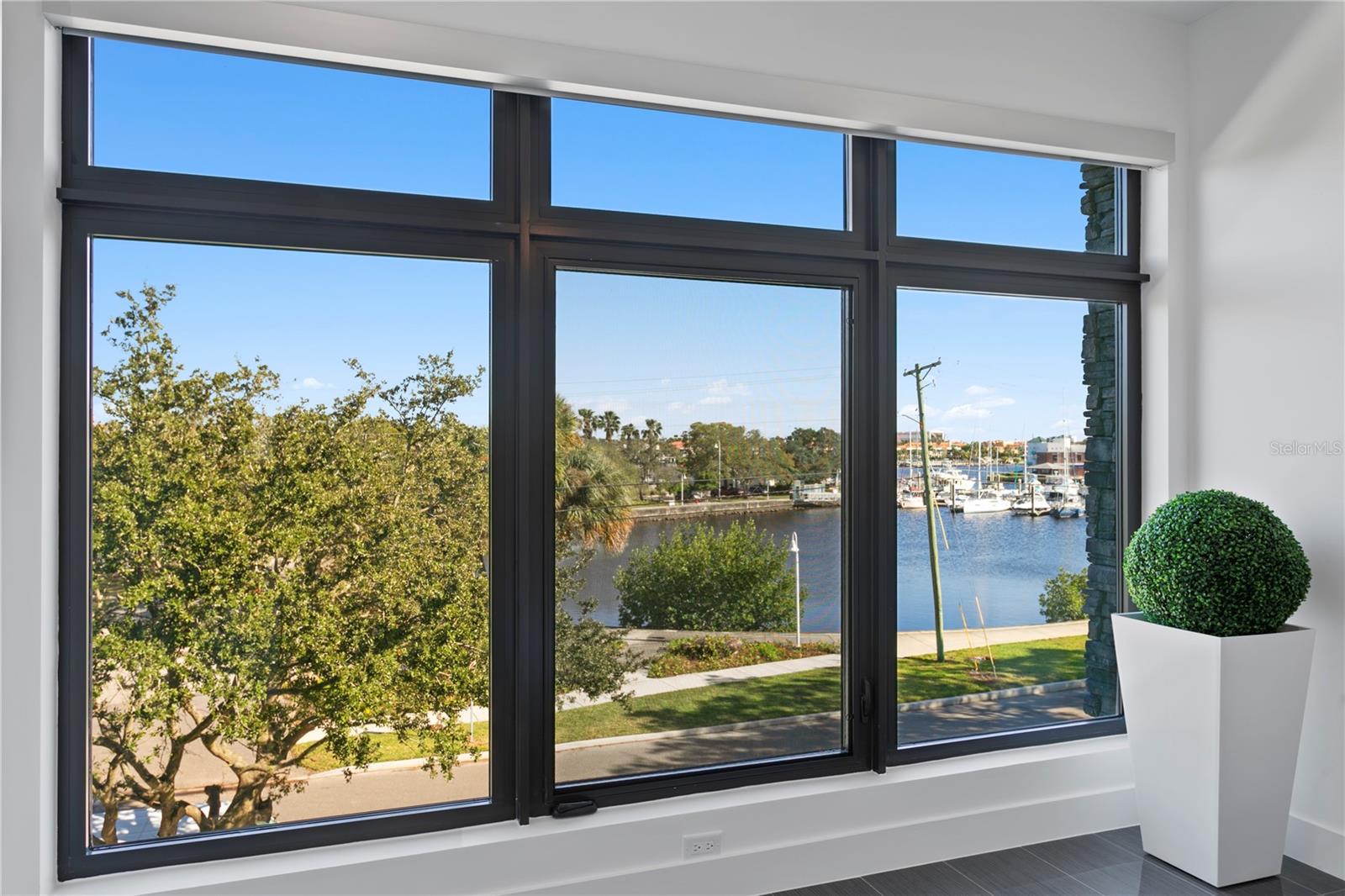 DAVIS ISLAND TWNHMS - Residential