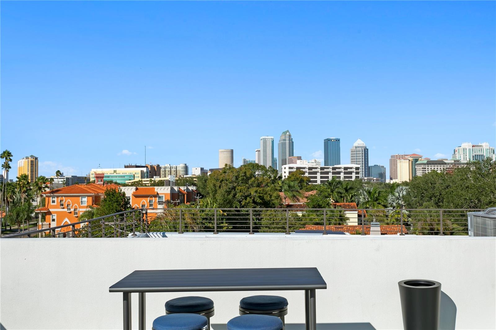 DAVIS ISLAND TWNHMS - Residential