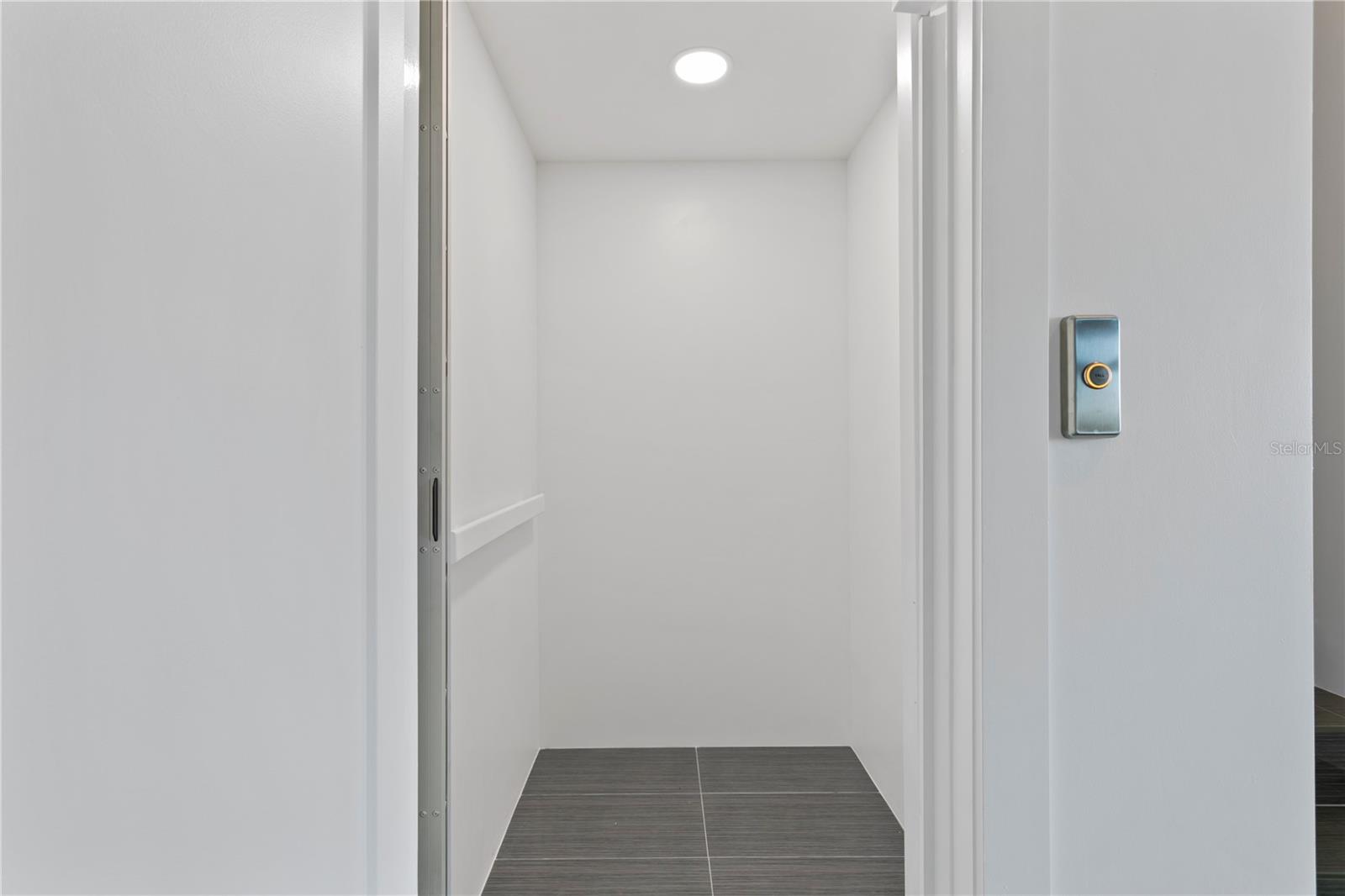 DAVIS ISLAND TWNHMS - Residential