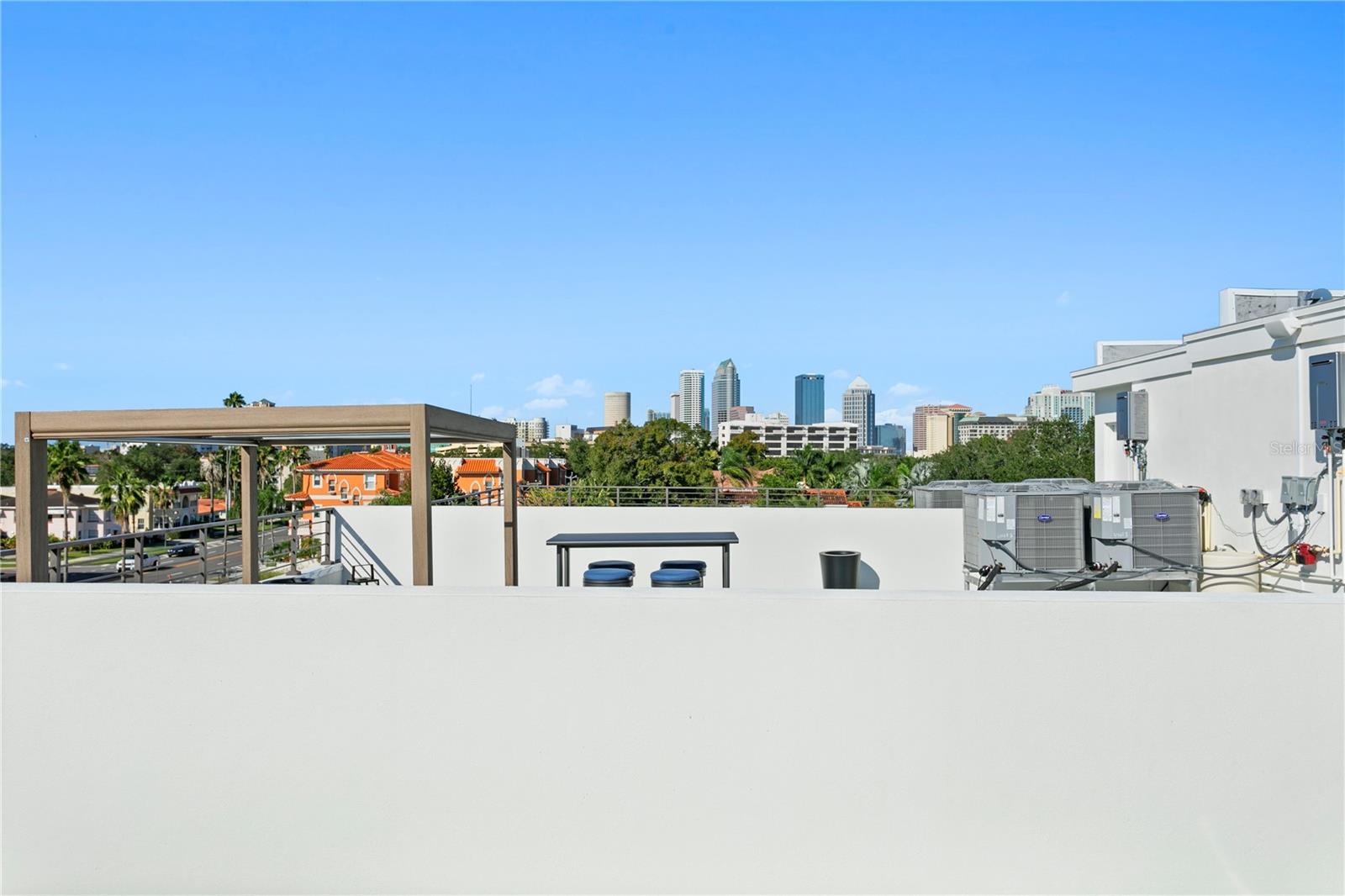 DAVIS ISLAND TWNHMS - Residential