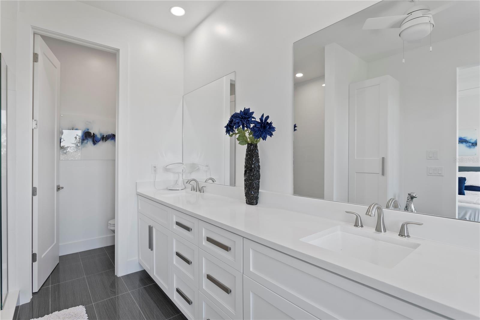 DAVIS ISLAND TWNHMS - Residential