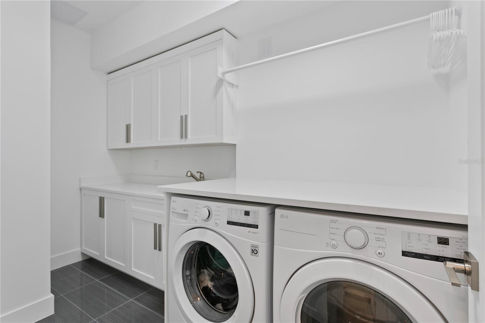 DAVIS ISLAND TWNHMS - Residential