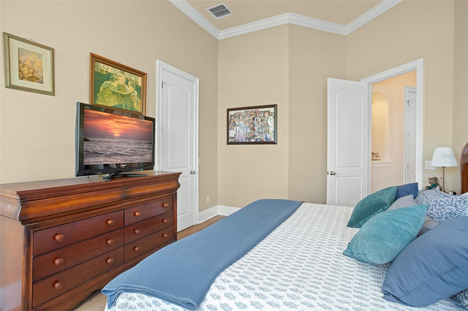 ISLES LAKE HANCOCK - Residential