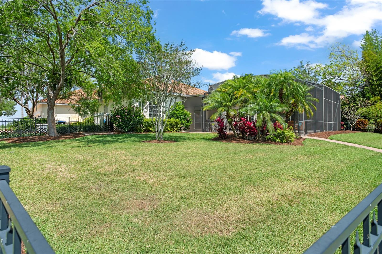 ISLES LAKE HANCOCK - Residential