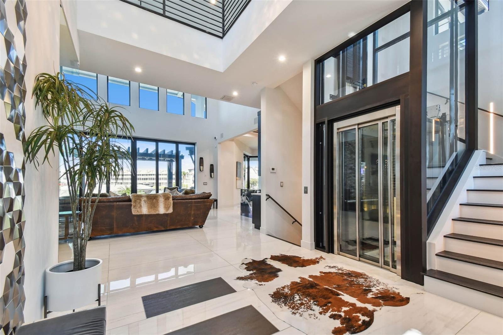 206 6TH STREET E