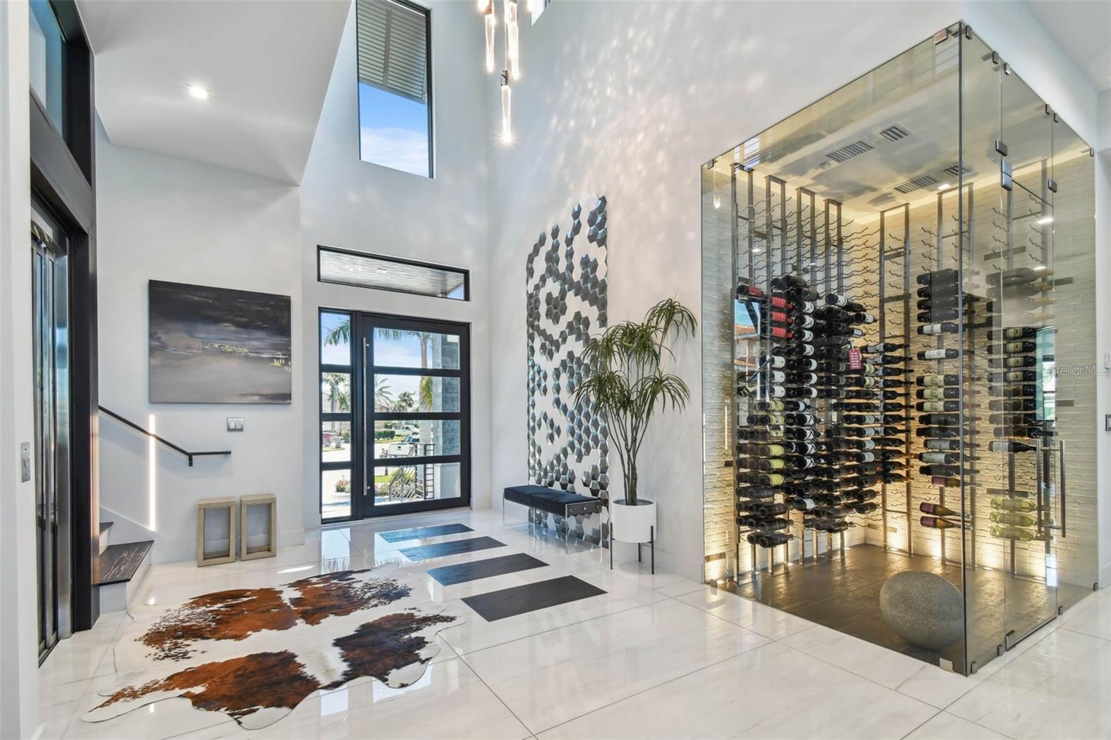 206 6TH STREET E