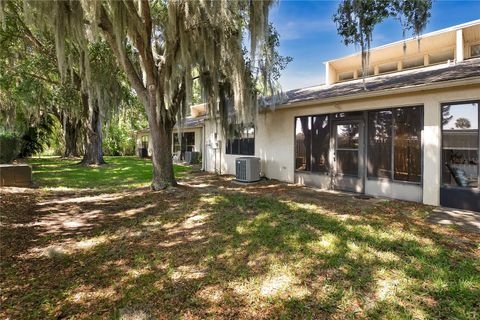 A home in TAVARES