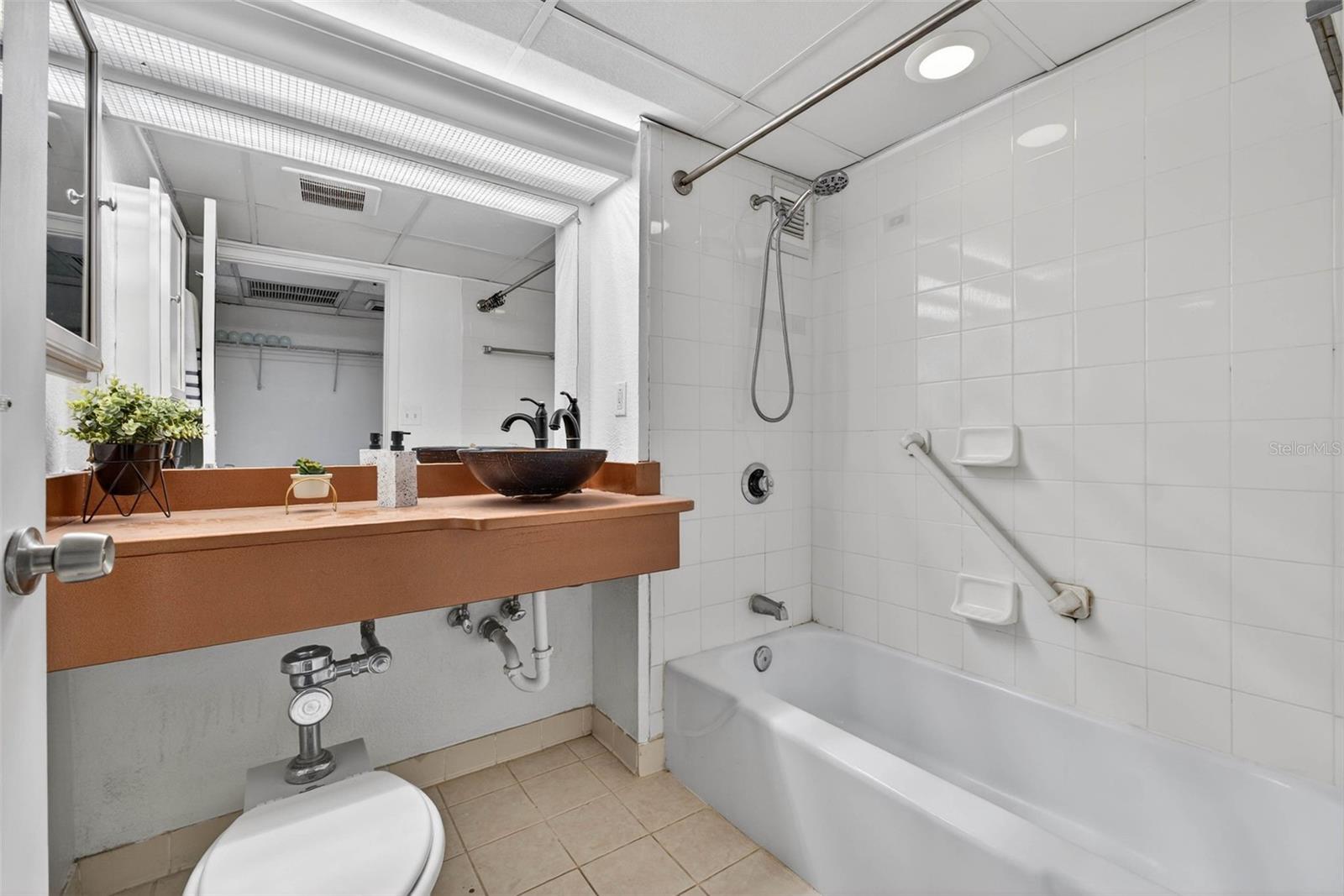 METROPOLITAN/LK EOLA - Residential