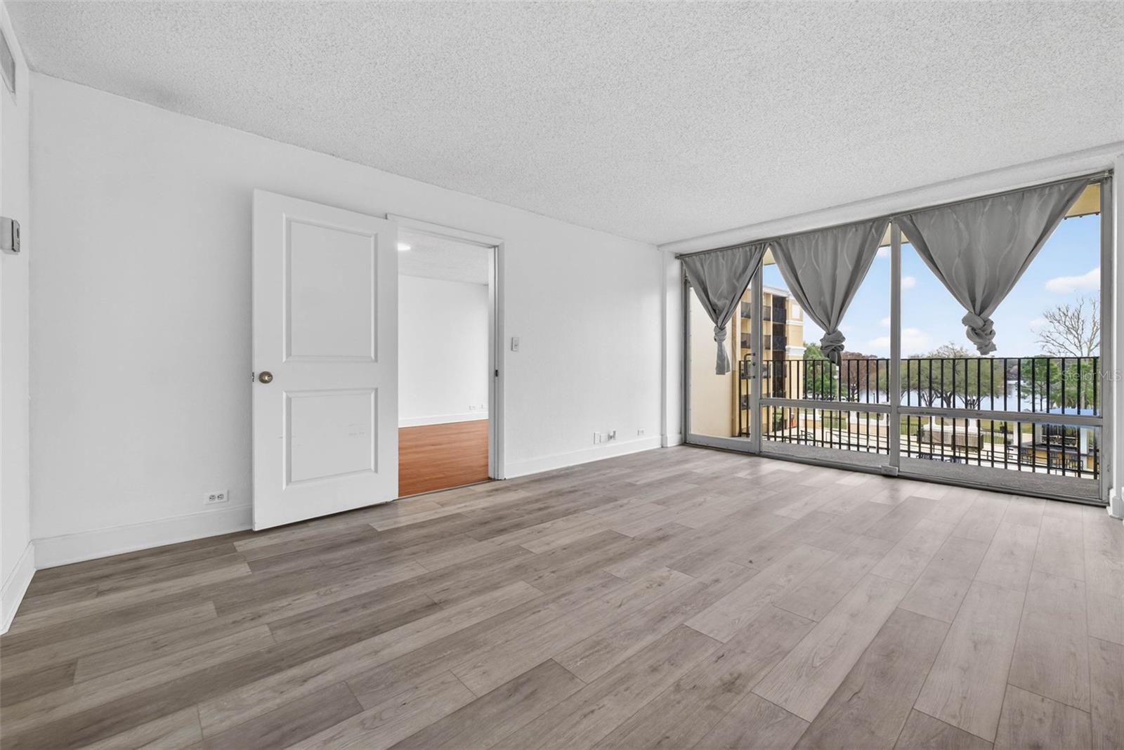 METROPOLITAN/LK EOLA - Residential