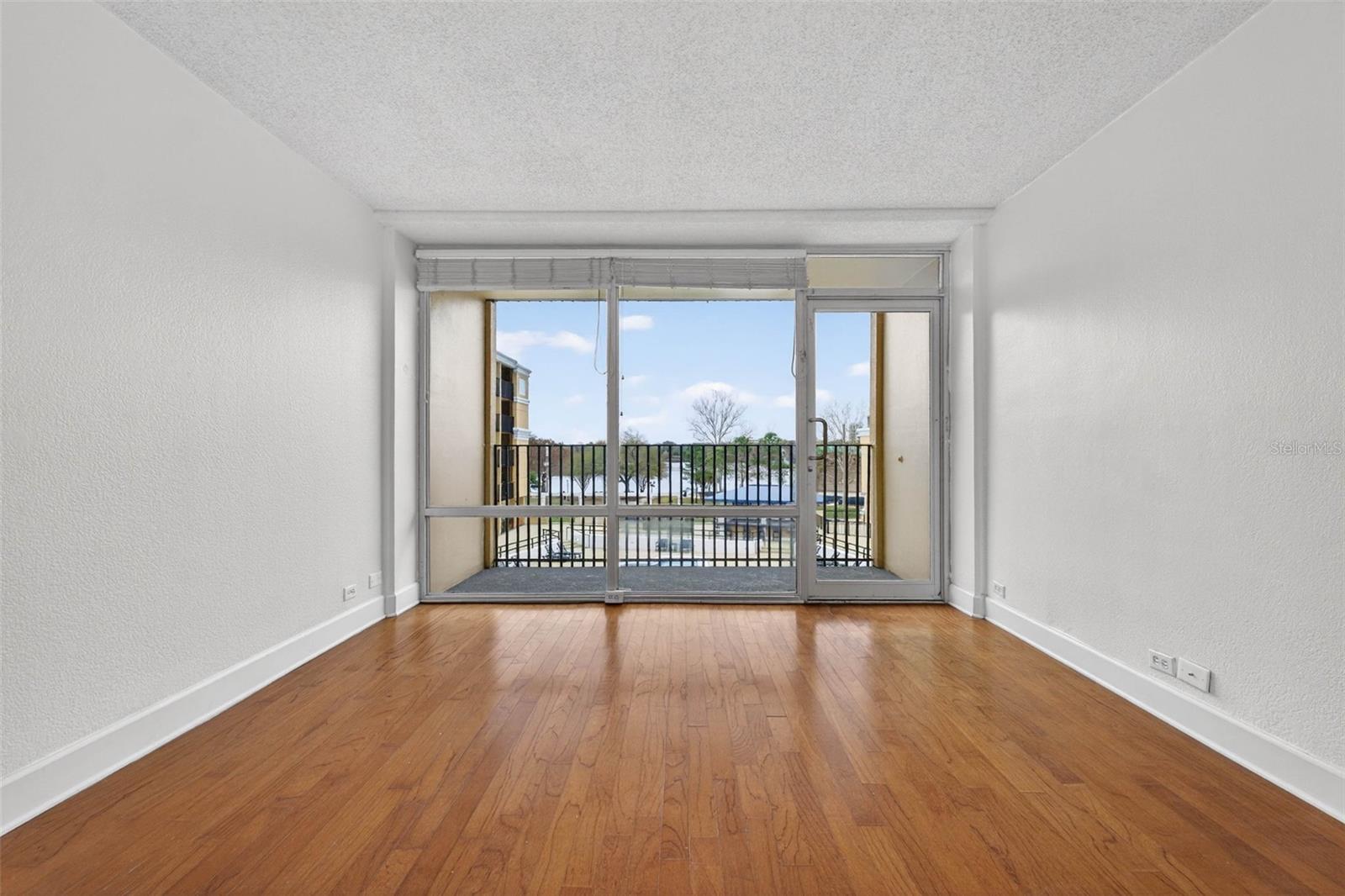 METROPOLITAN/LK EOLA - Residential