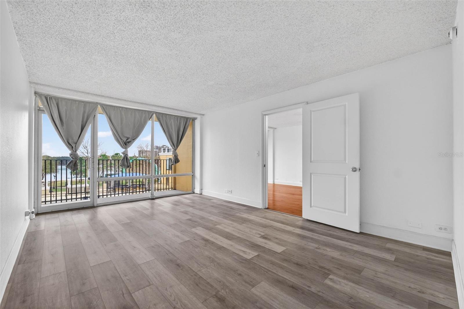 METROPOLITAN/LK EOLA - Residential