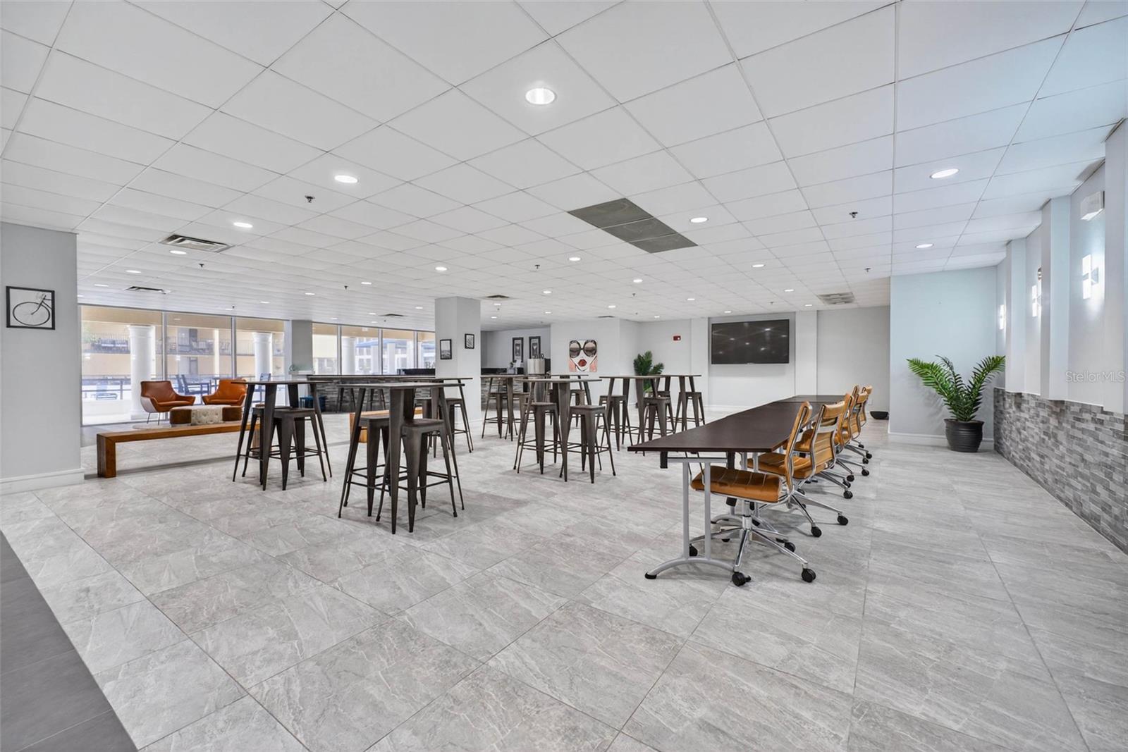 METROPOLITAN/LK EOLA - Residential