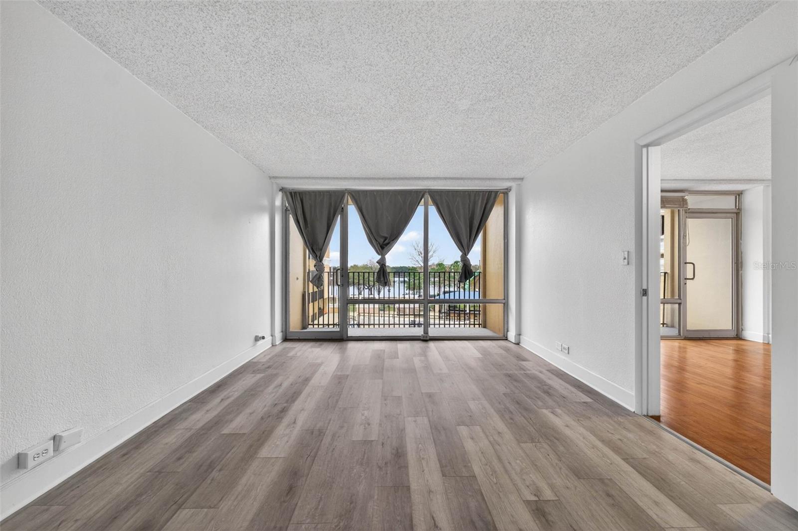 METROPOLITAN/LK EOLA - Residential