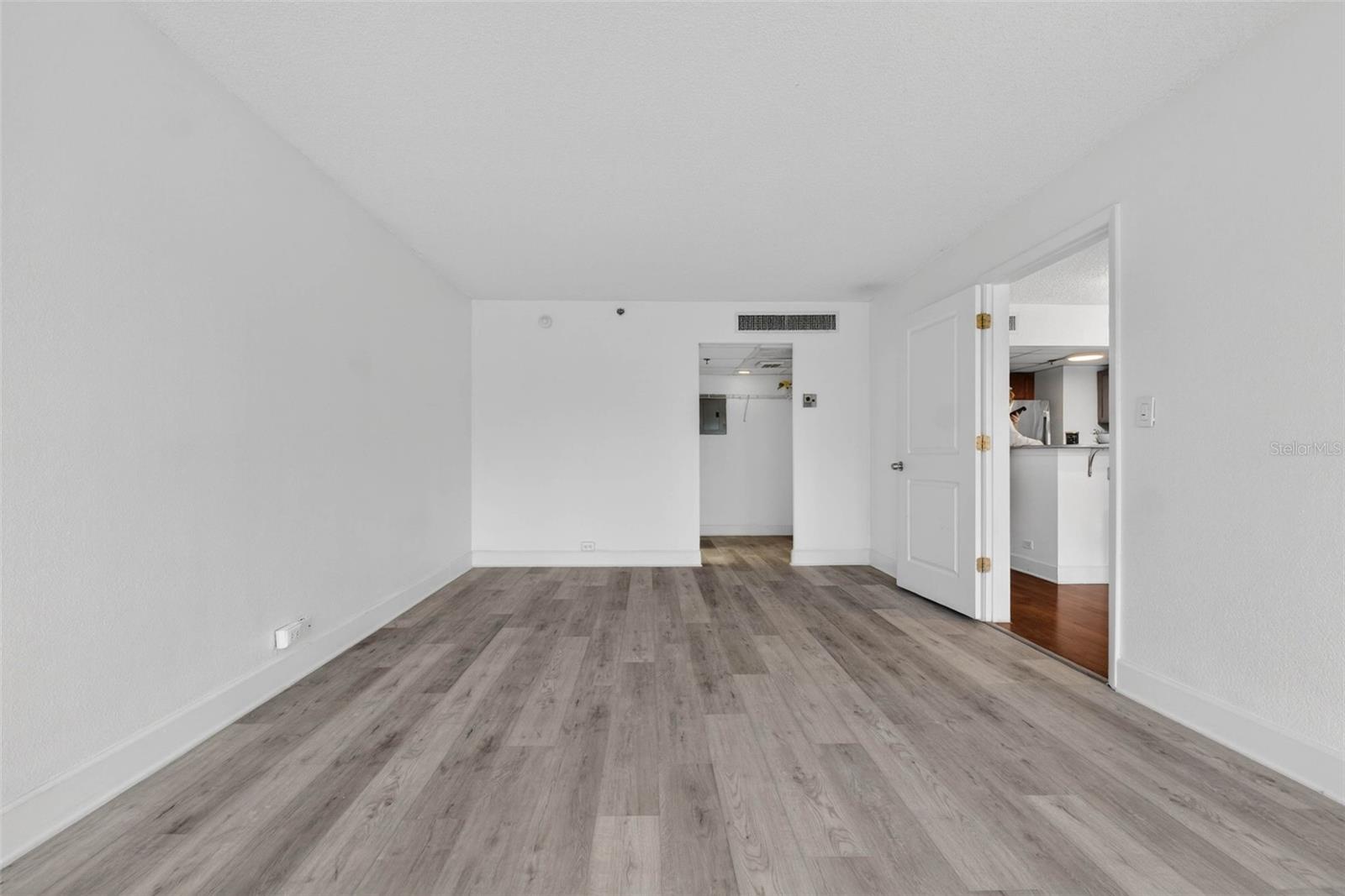 METROPOLITAN/LK EOLA - Residential