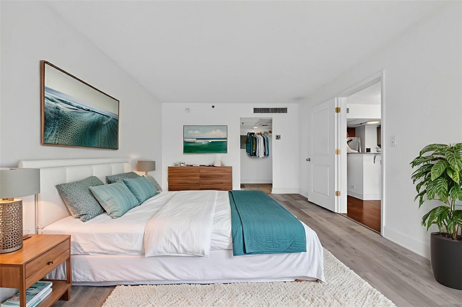 METROPOLITAN/LK EOLA - Residential