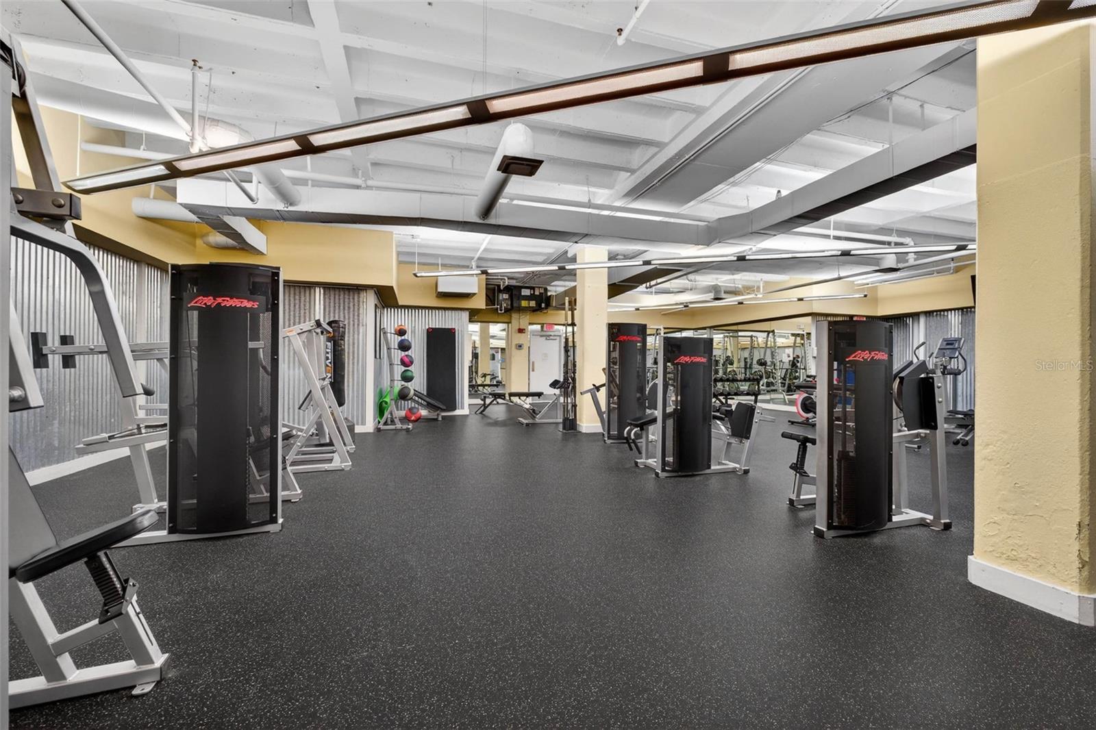 METROPOLITAN/LK EOLA - Residential