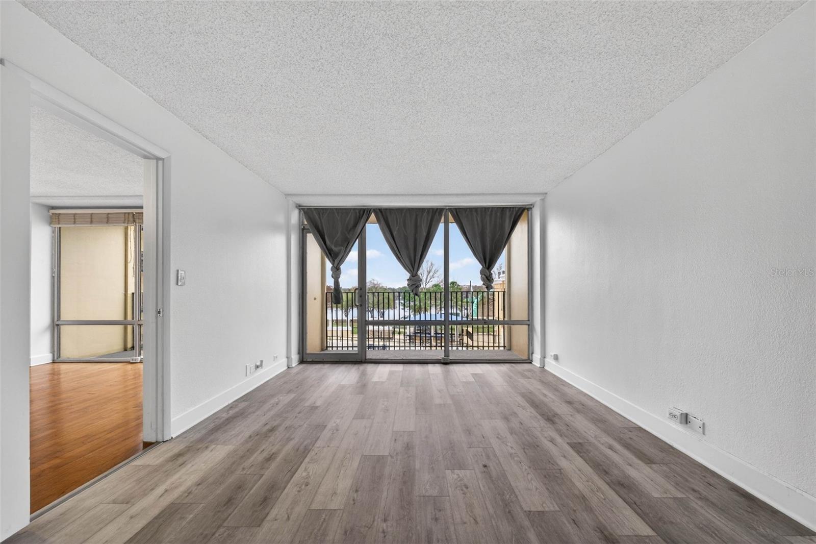 METROPOLITAN/LK EOLA - Residential