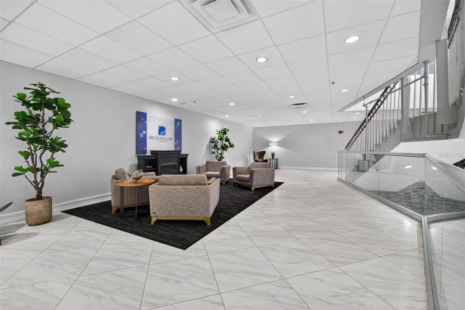 METROPOLITAN/LK EOLA - Residential