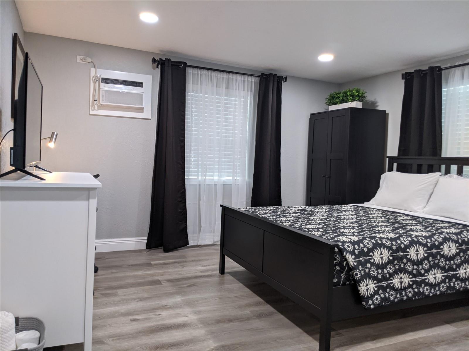 WEST PARK ESTATES UNIT 4 - Residential Lease