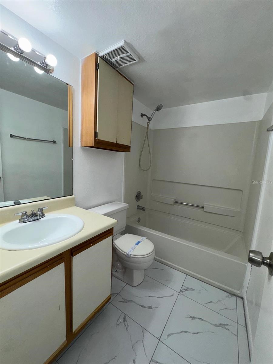 LANDING A CONDO - Residential Lease