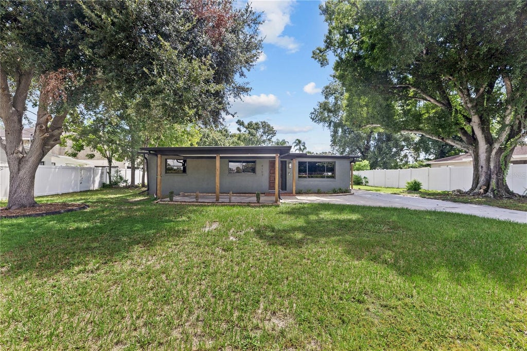 Photo of 4103 N Gomez Avenue, Tampa, FL 33607 (MLS # TB8543183)