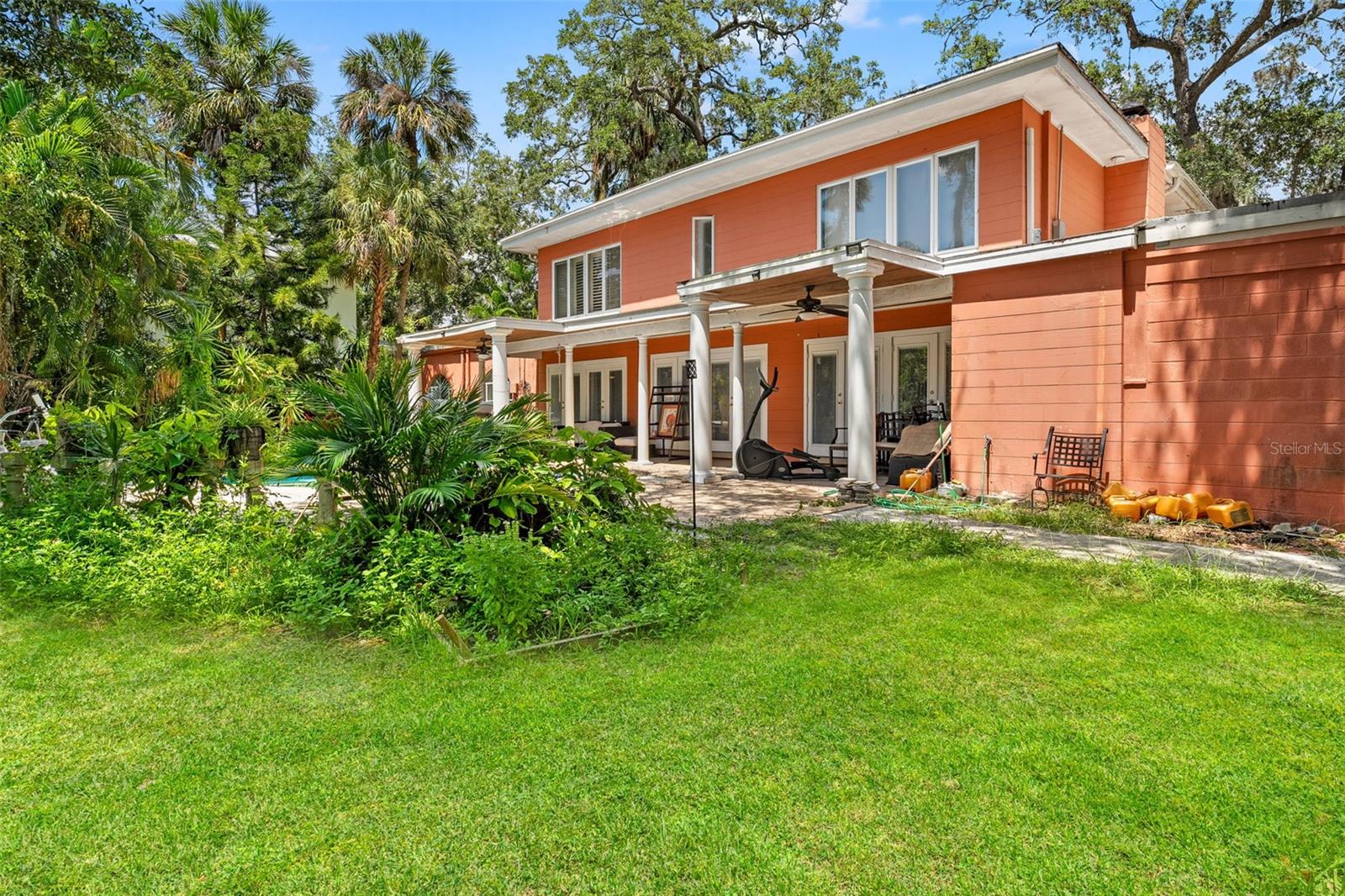 817 S WEST SHORE BOULEVARD