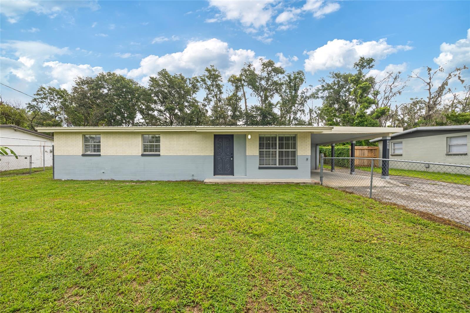 Welcome to Plant City! This beautifully remodeled 1,140 sq ft home offers 3 bedrooms, 2 bathrooms, and a versatile flex space that can serve as an office, game room, or even a fourth bedroom.
Notable updates include a brand-new water heater, 2020 A/C system, and a durable metal roof.
The entry opens into a spacious living area with an open-concept layout connecting the kitchen and living room. The kitchen is complete with solid wood cabinets, quartz countertops, brand-new appliances, and plenty of workspace for cooking and entertaining.
The primary bedroom features a private bathroom, while the secondary bedrooms share a full bath.
Step outside to a large screened-in patio overlooking the backyard—perfect for relaxing or hosting gatherings. A covered carport adds convenience and vehicle protection. For even more savings, the property includes well water and a septic tank.
With no HOA and no deed restrictions, this home combines modern updates, flexible living, and the freedom to truly live as you choose.