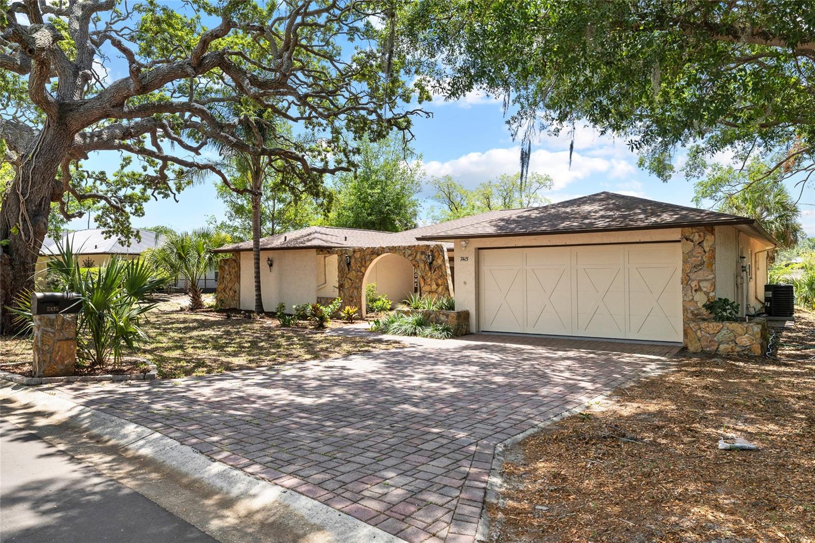 7415 LAKE FOREST CIRCLE