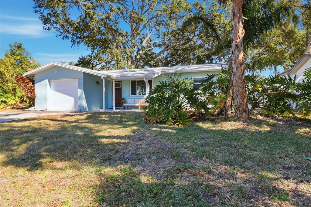 Photo of 2213 Gladys Street, Largo, FL 33774 (MLS # A4681160)