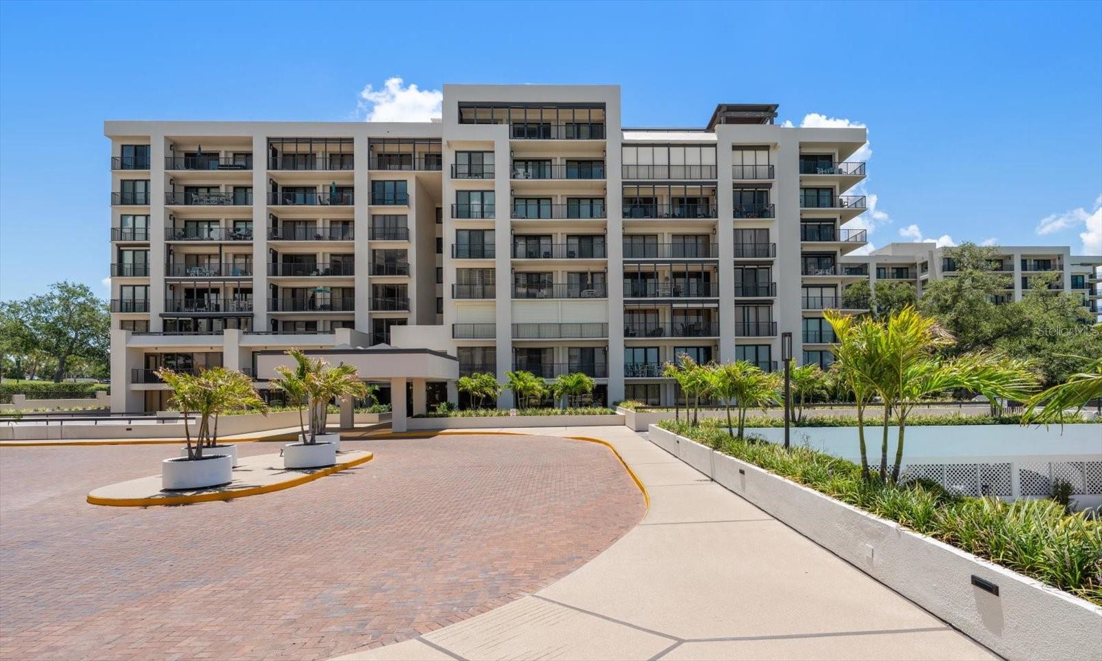6 BELLEVIEW BOULEVARD 105