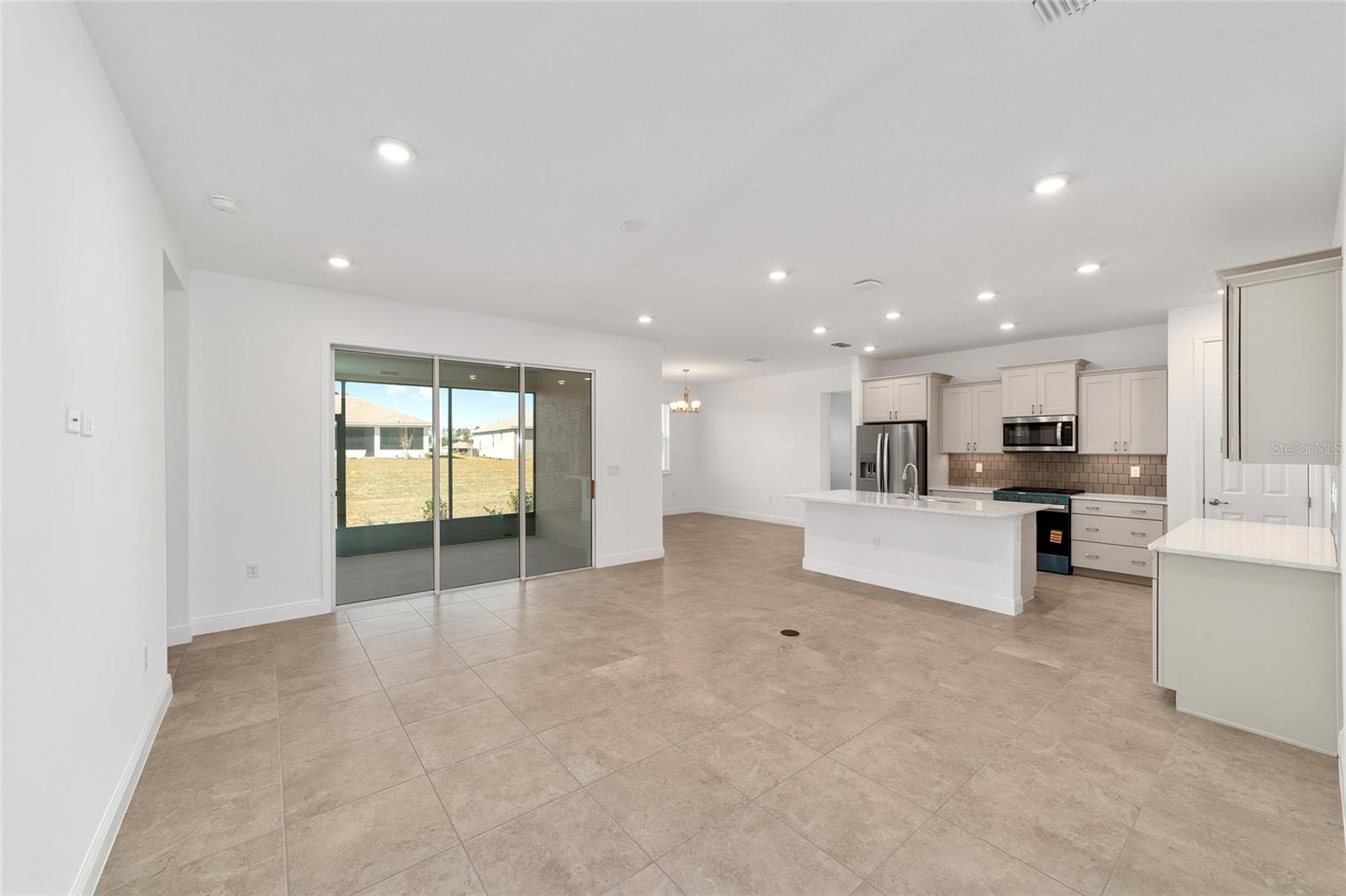 ON TOP OF THE WORLD - Residential