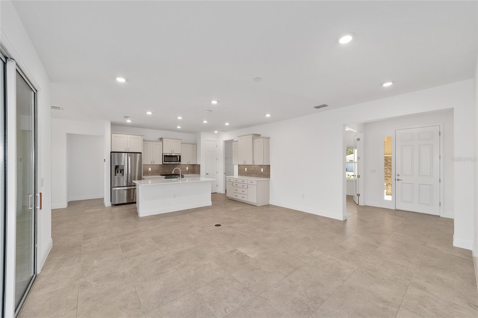 ON TOP OF THE WORLD - Residential