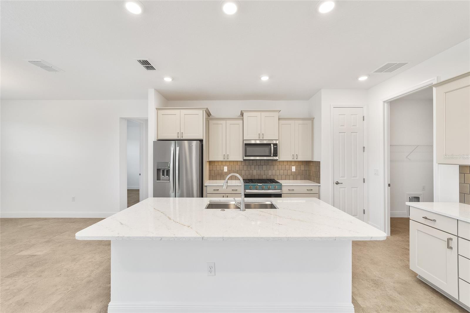 ON TOP OF THE WORLD - Residential