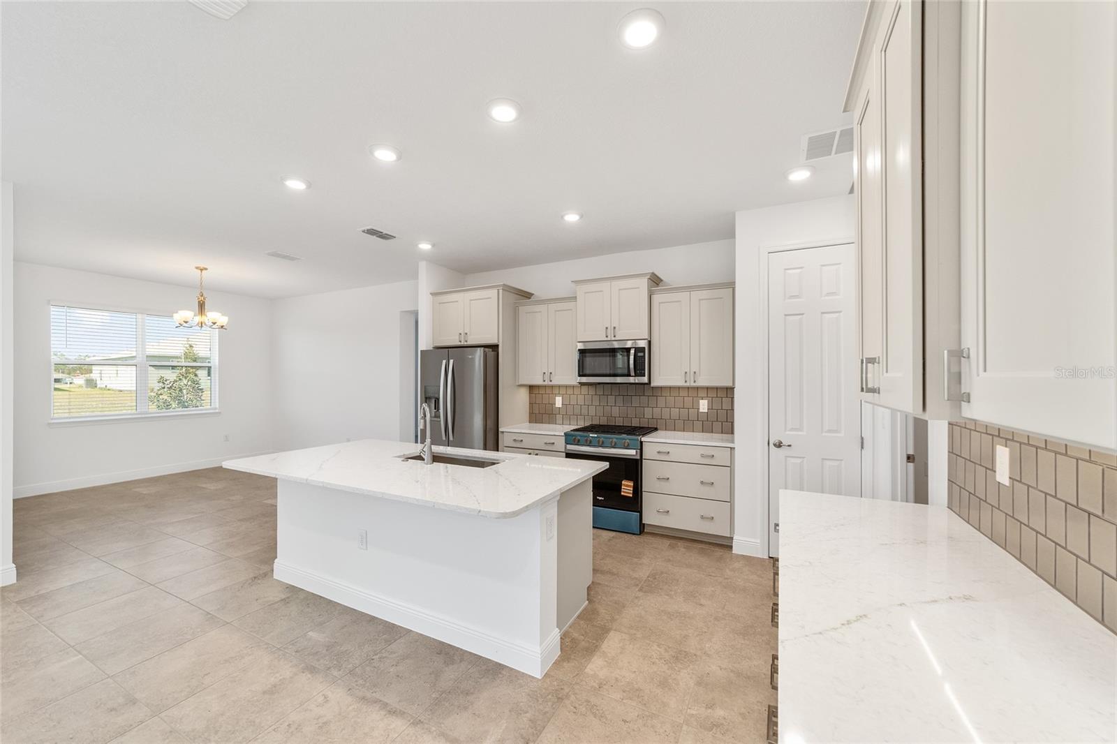 ON TOP OF THE WORLD - Residential