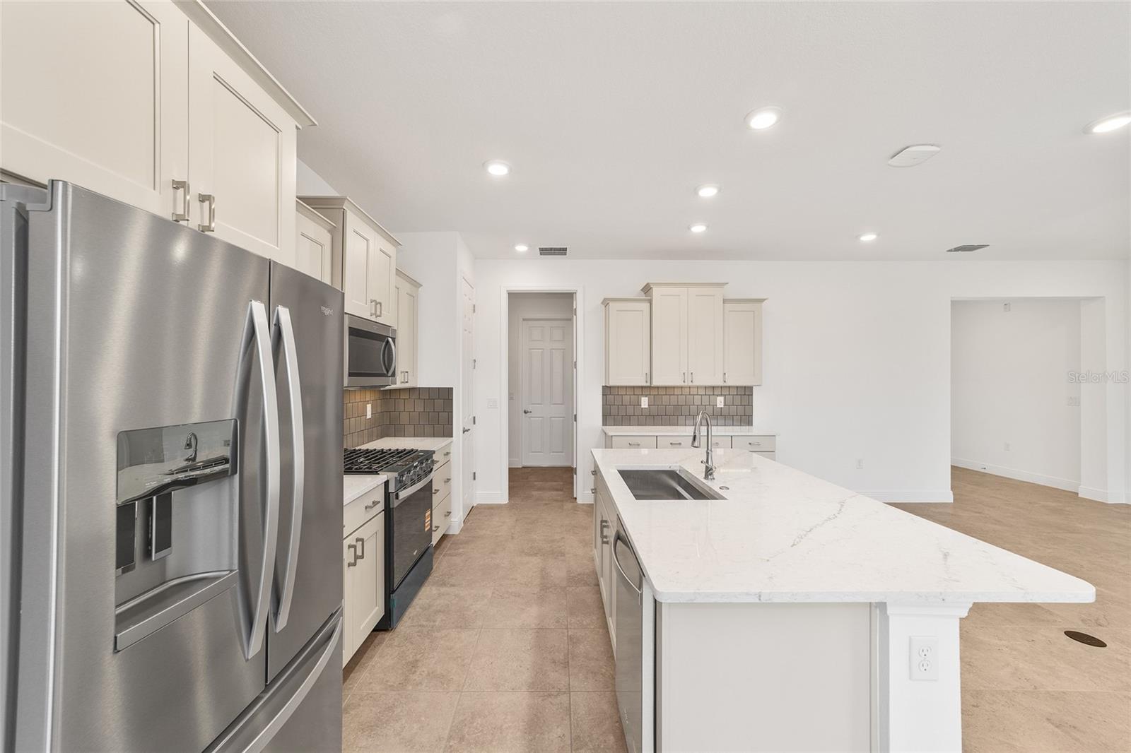 ON TOP OF THE WORLD - Residential