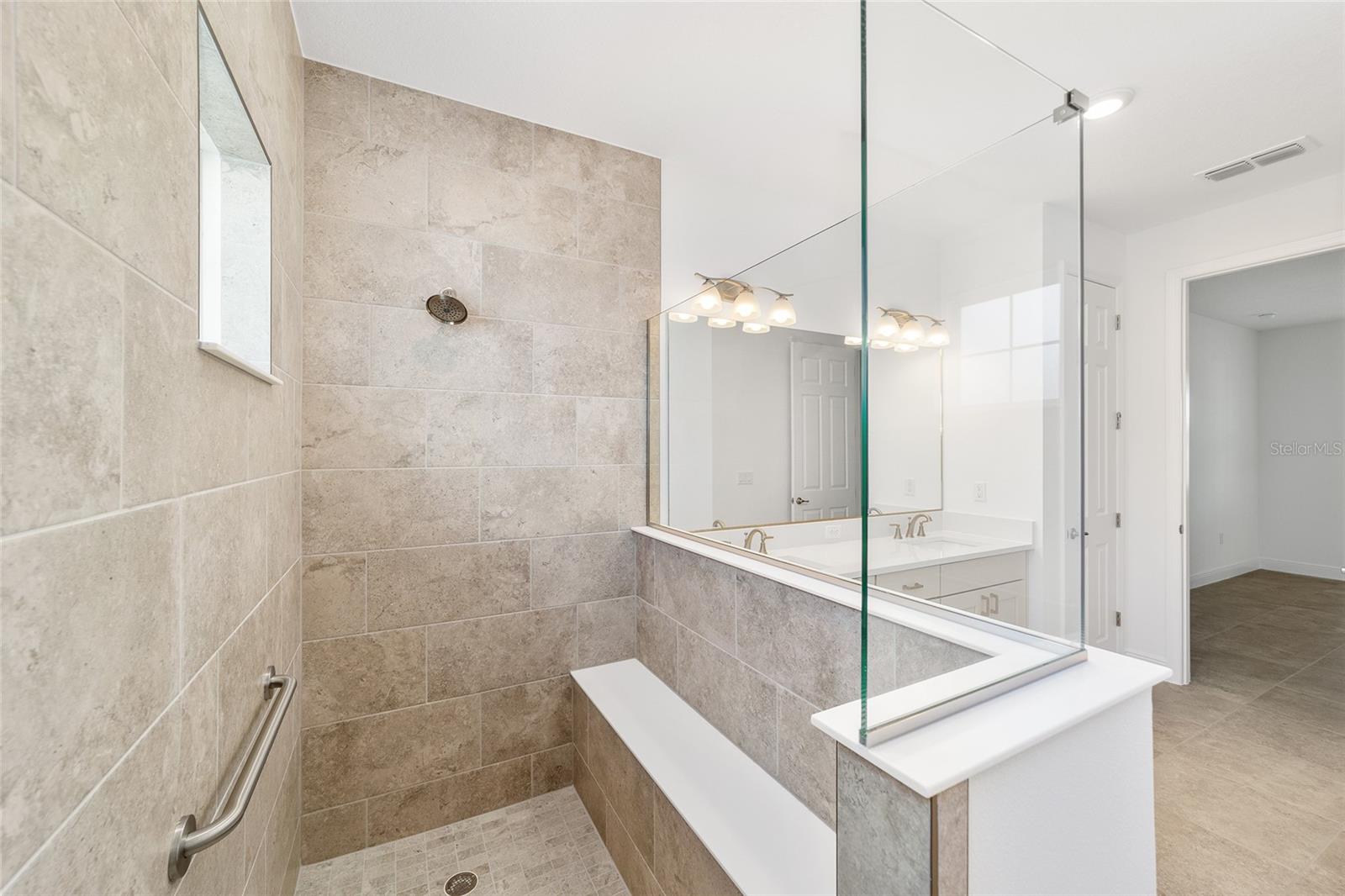 ON TOP OF THE WORLD - Residential