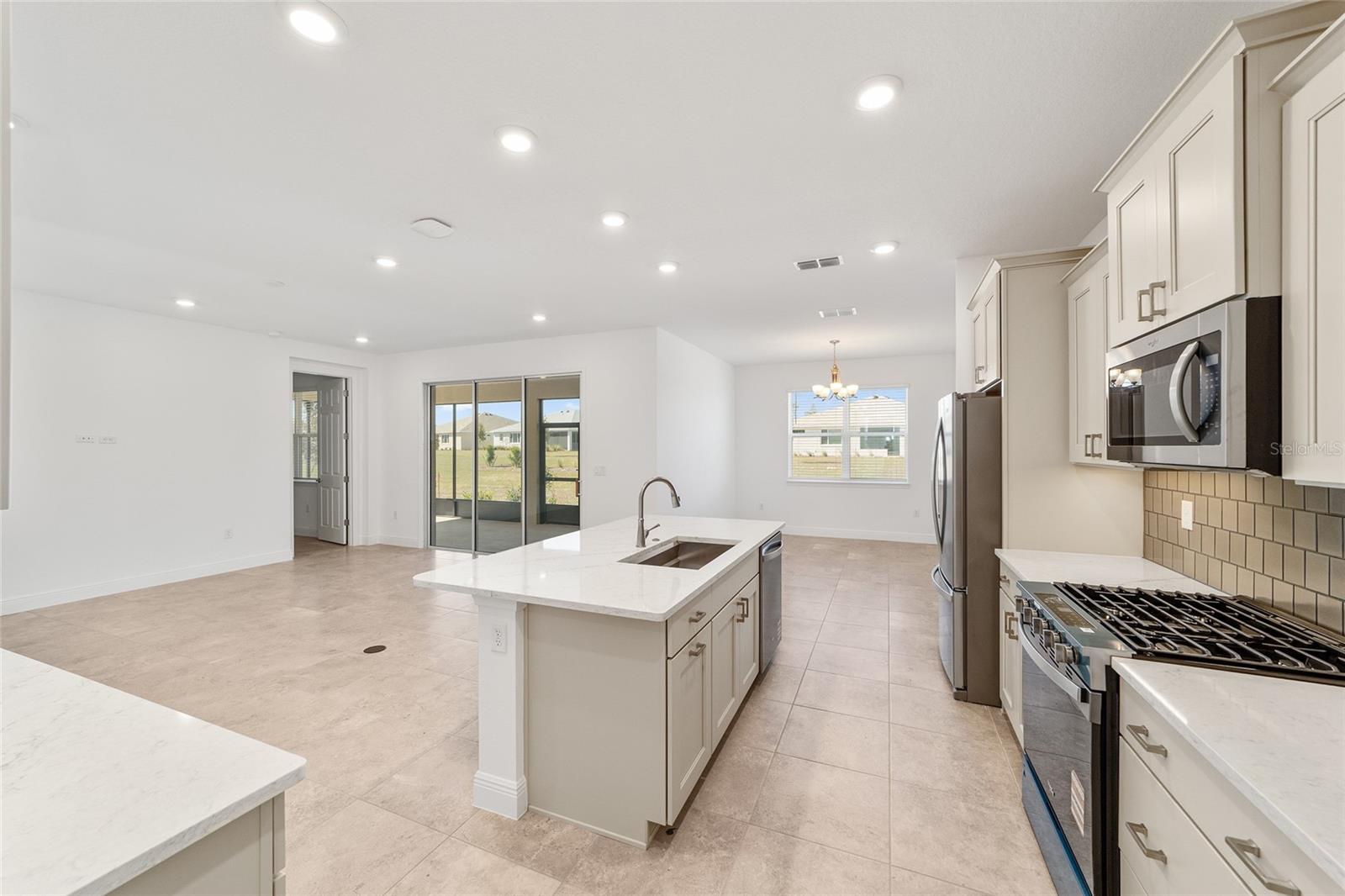 ON TOP OF THE WORLD - Residential