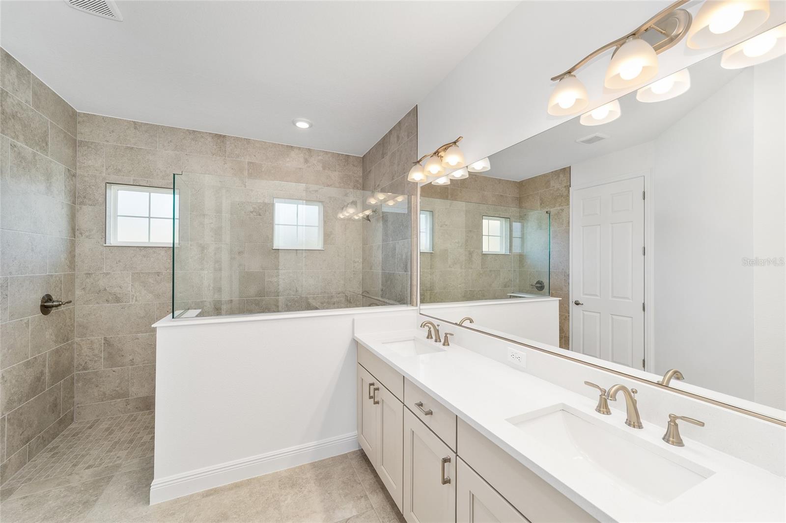 ON TOP OF THE WORLD - Residential