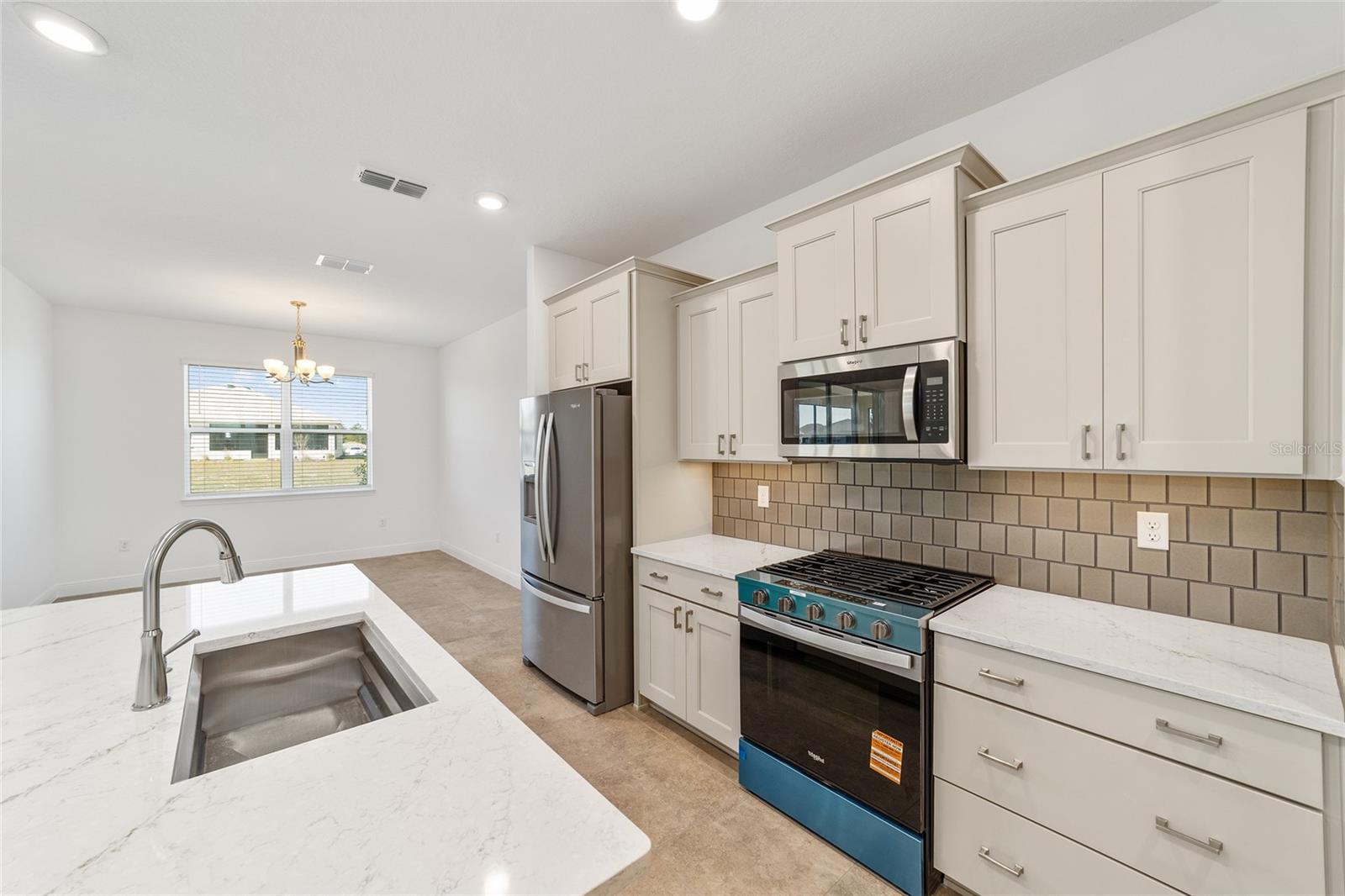 ON TOP OF THE WORLD - Residential