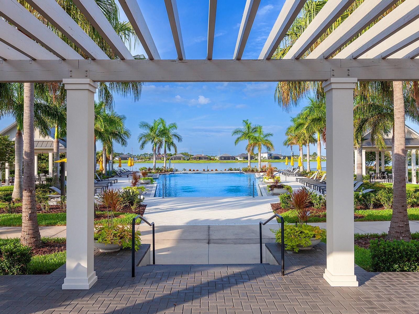 LAKEHOUSE COVE AT WATERSIDE IN LAKEWOOD RANCH - Residential