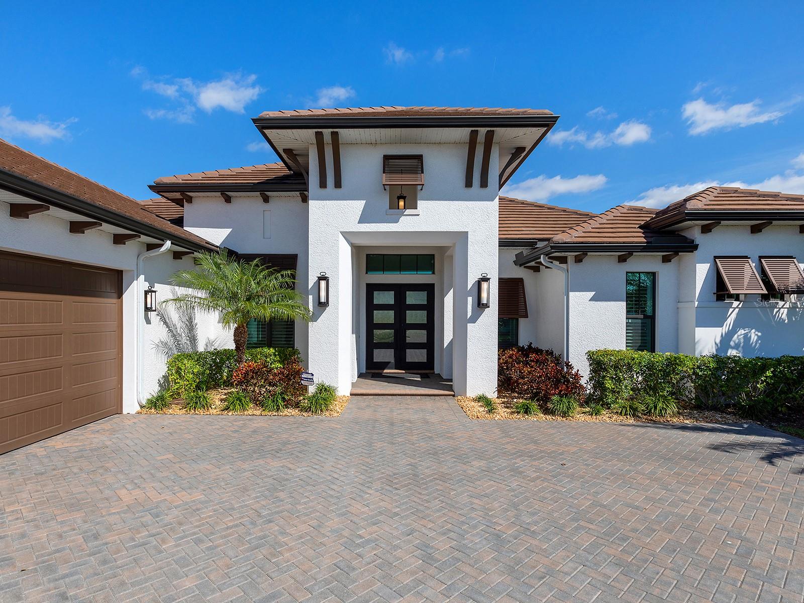 LAKEHOUSE COVE AT WATERSIDE IN LAKEWOOD RANCH - Residential