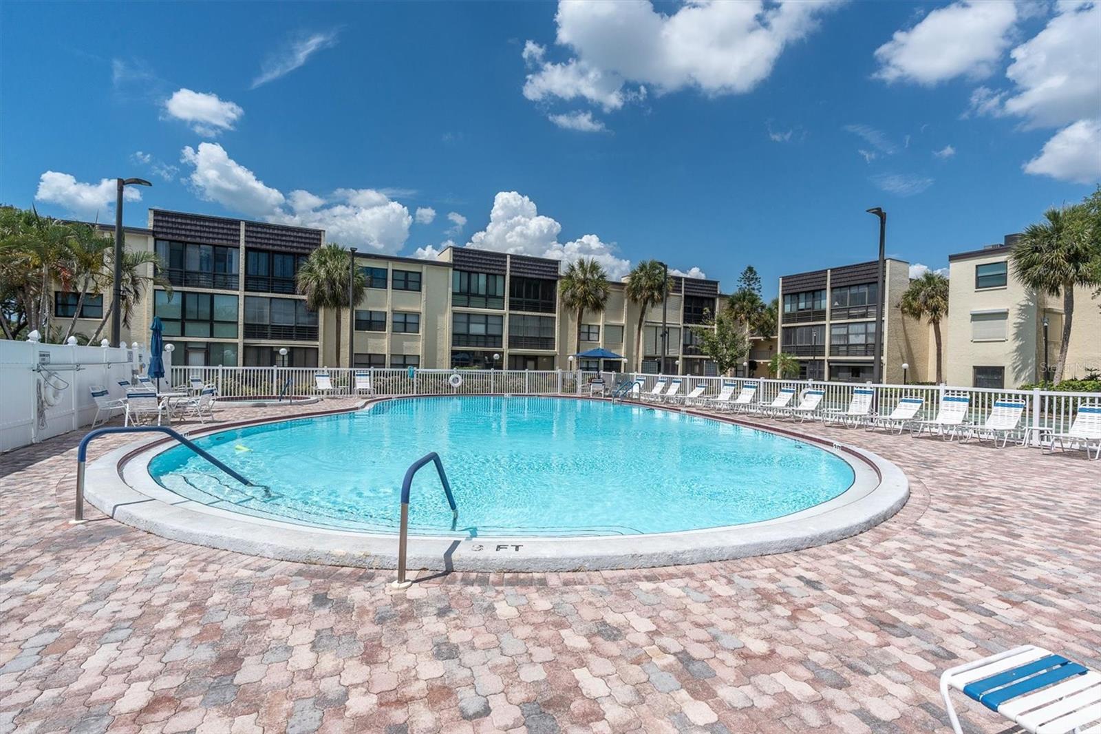 LAKEVIEW OF LARGO SOUTH CONDO - Residential