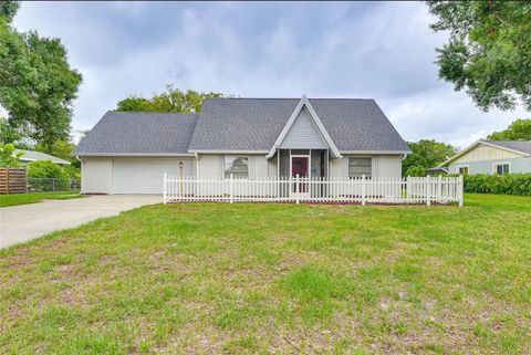Photo of 4831 Greenleaf Road, Sarasota, FL 34233 (MLS # A4664450)