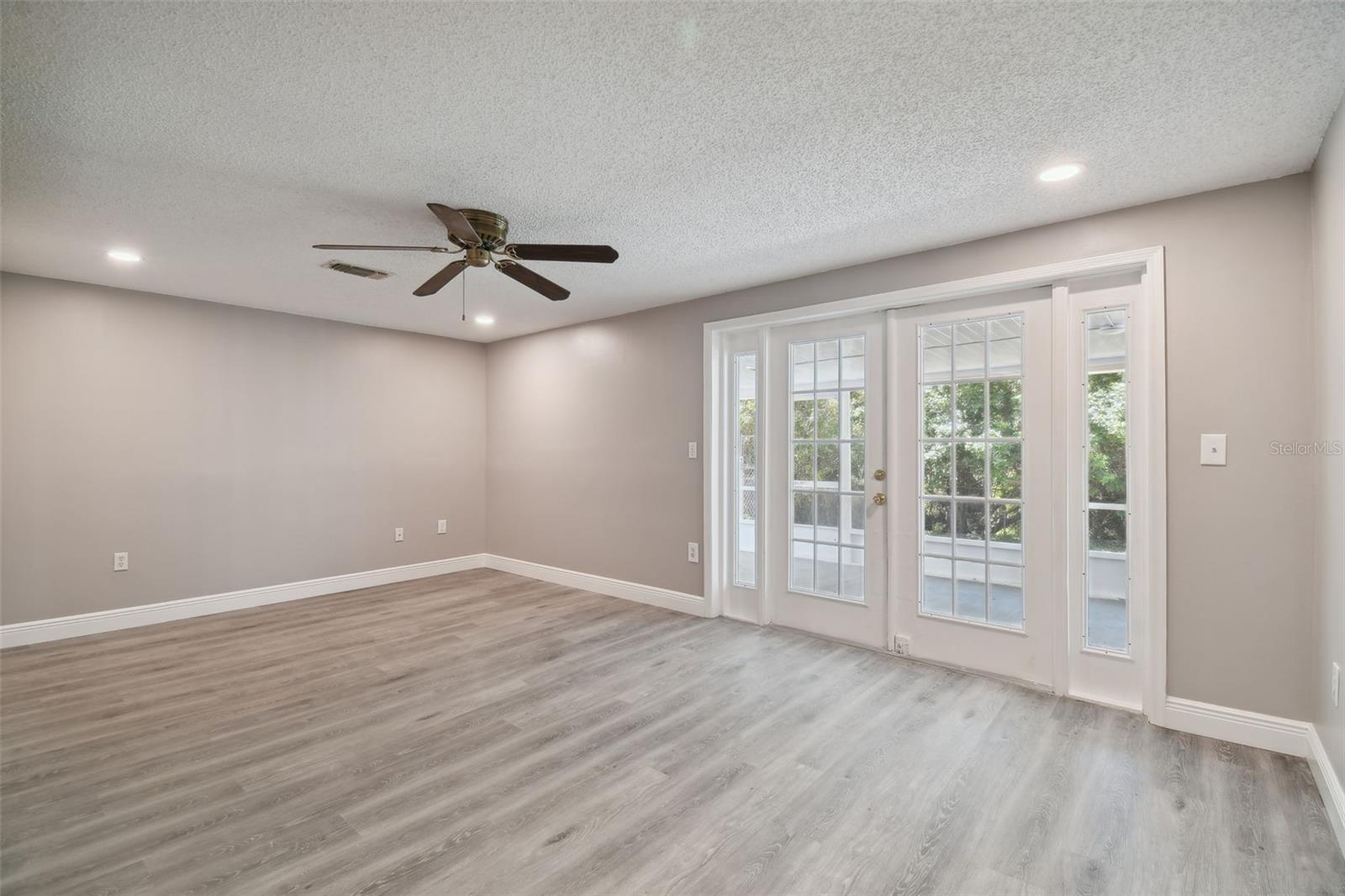 HILLANDALE - Residential