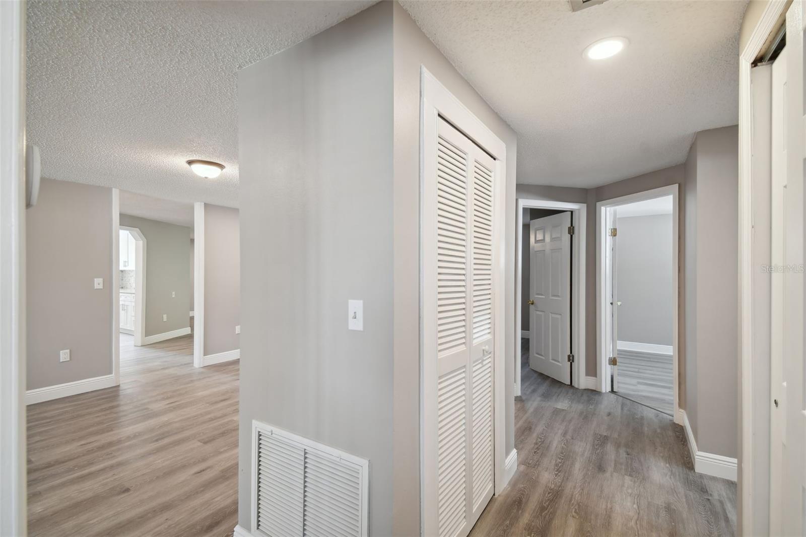 HILLANDALE - Residential