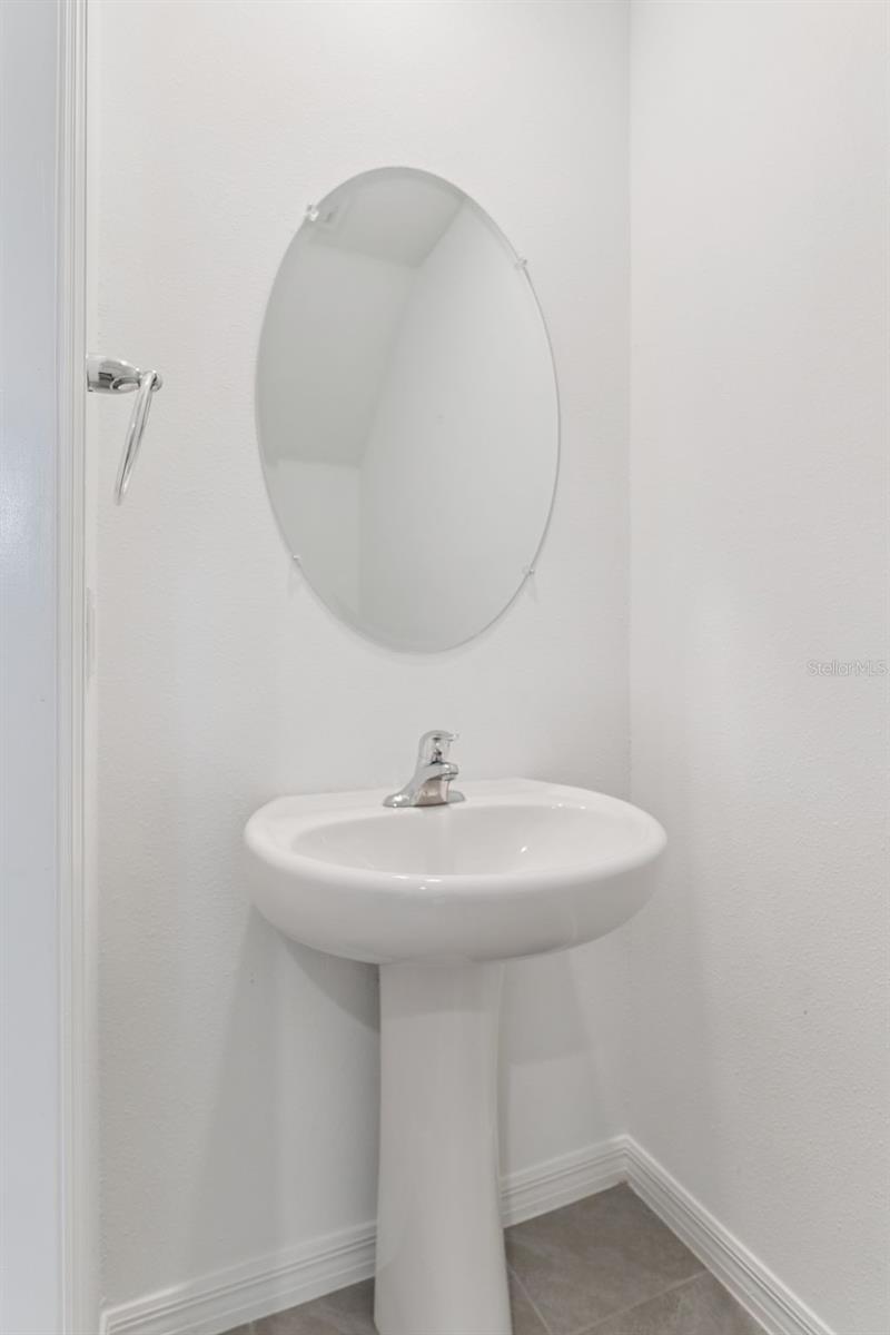 CHELSEA COURT TWNHMS - Residential Lease