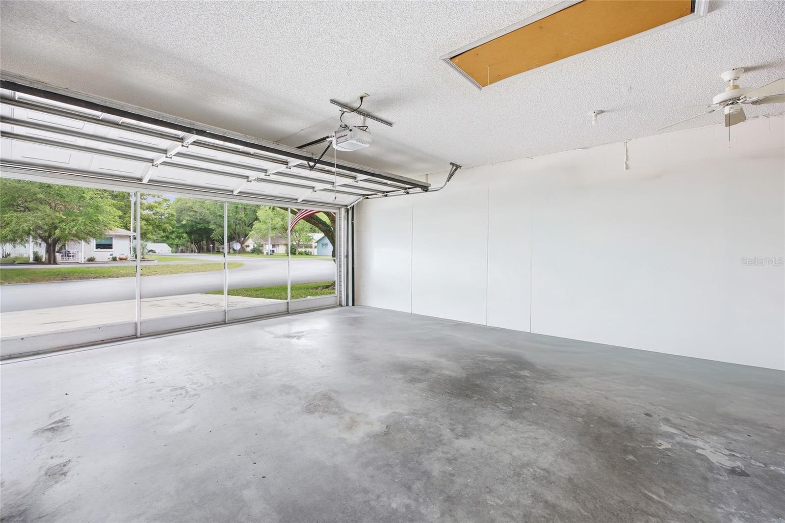 ON TOP OF THE WORLD - Residential