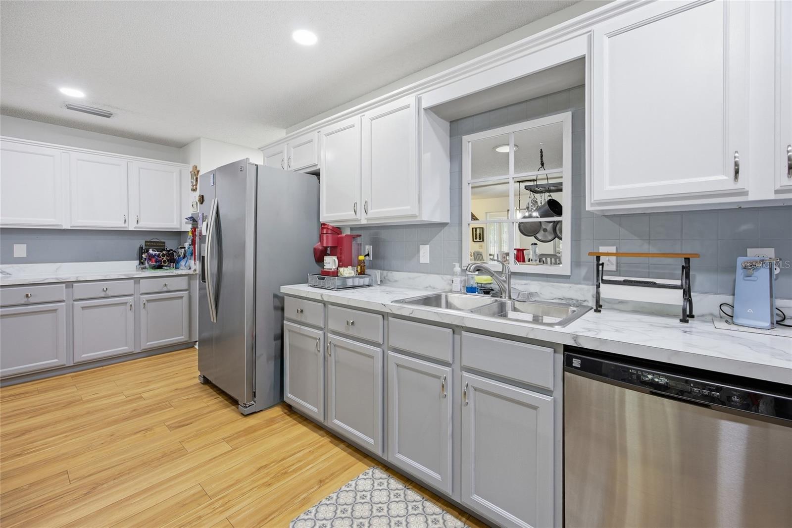 ON TOP OF THE WORLD - Residential