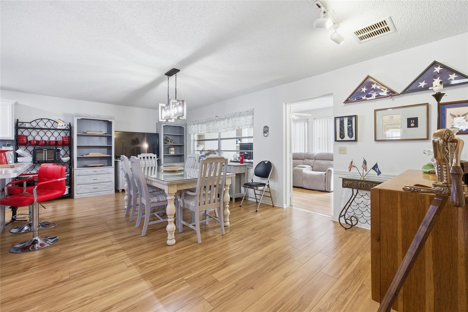 ON TOP OF THE WORLD - Residential