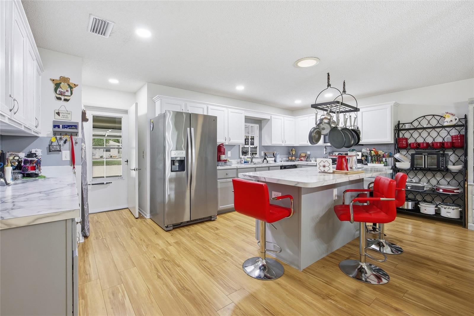 ON TOP OF THE WORLD - Residential